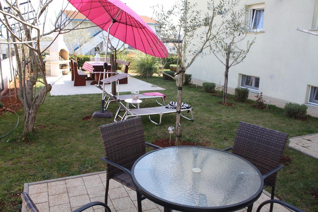 Apartments Villa Lili Umag Exterior photo
