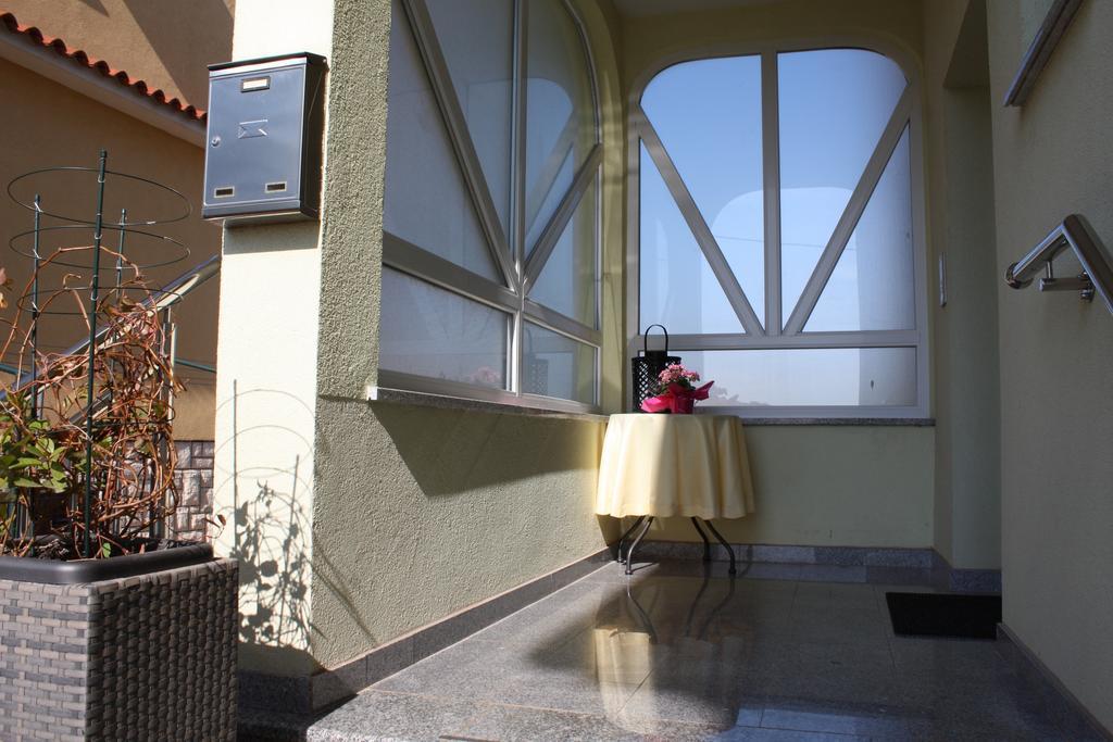 Apartments Villa Lili Umag Exterior photo